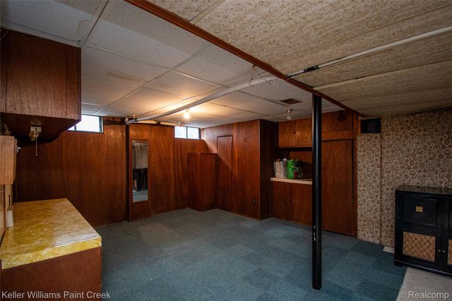 445 Lakeside Drive, Waterford Charter Township, MI 48328