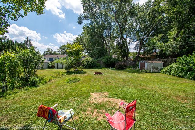 445 Lakeside Drive, Waterford Charter Township, MI 48328