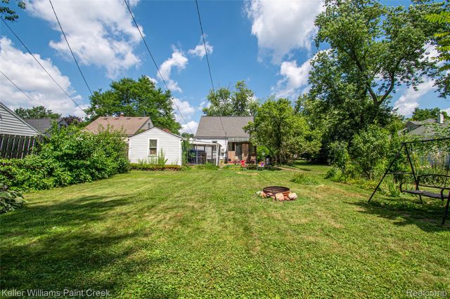 445 Lakeside Drive, Waterford Charter Township, MI 48328