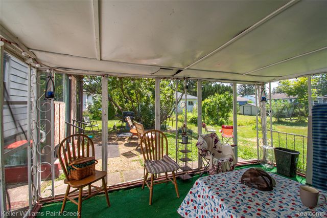 445 Lakeside Drive, Waterford Charter Township, MI 48328