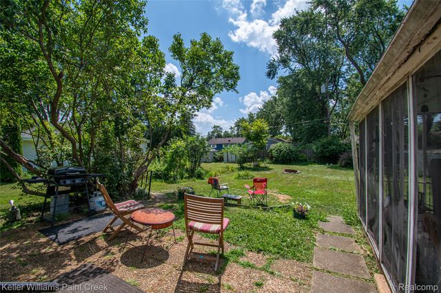 445 Lakeside Drive, Waterford Charter Township, MI 48328