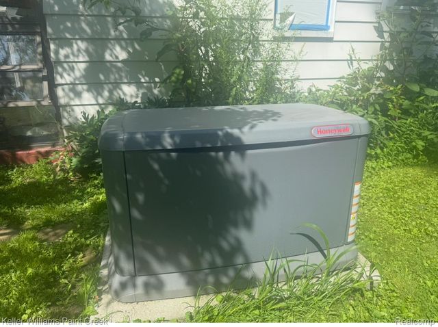 445 Lakeside Drive, Waterford Charter Township, MI 48328