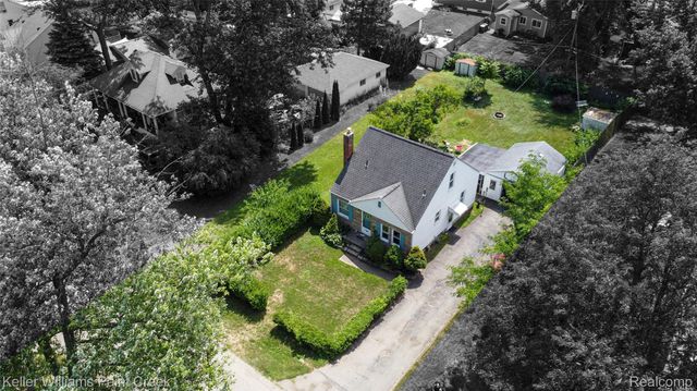 445 Lakeside Drive, Waterford Charter Township, MI 48328