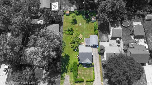 445 Lakeside Drive, Waterford Charter Township, MI 48328