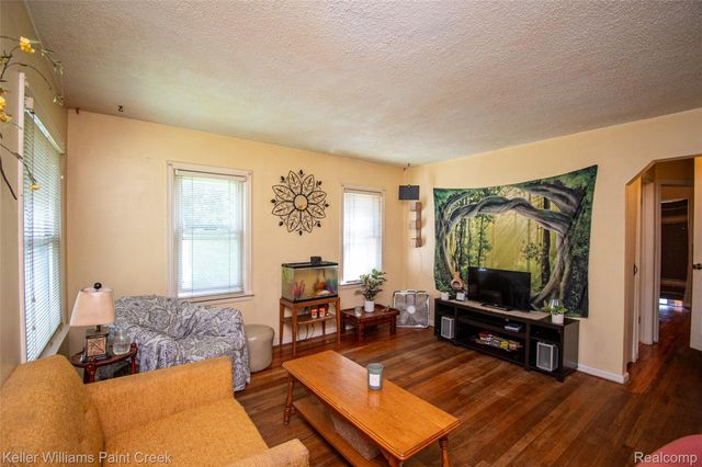 445 Lakeside Drive, Waterford Charter Township, MI 48328