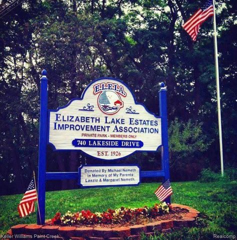 445 Lakeside Drive, Waterford Charter Township, MI 48328