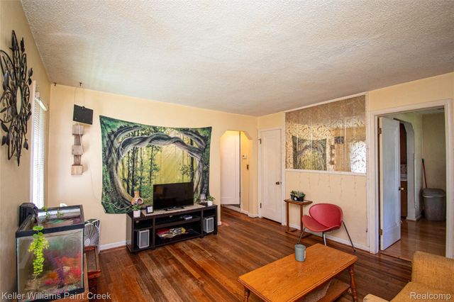 445 Lakeside Drive, Waterford Charter Township, MI 48328