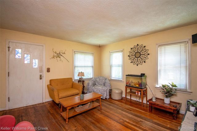 445 Lakeside Drive, Waterford Charter Township, MI 48328