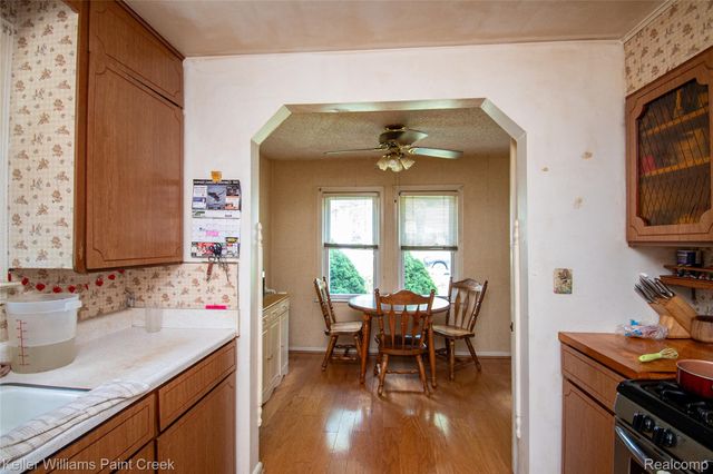 445 Lakeside Drive, Waterford Charter Township, MI 48328