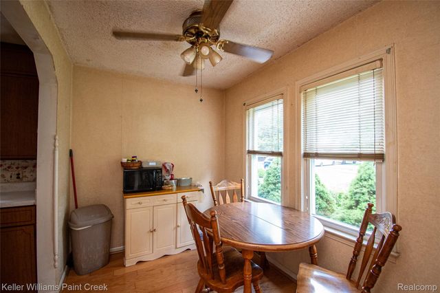 445 Lakeside Drive, Waterford Charter Township, MI 48328