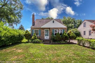 445 Lakeside Drive, Waterford Charter Township, MI 48328