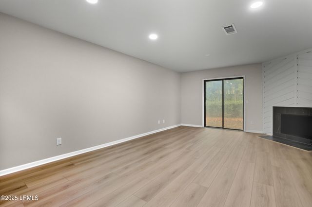 96 Mathews Dr Apt 186, Hilton Head Island, SC 29926