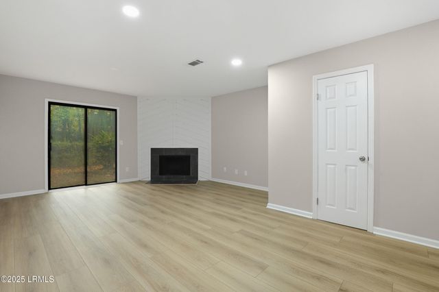 96 Mathews Dr Apt 186, Hilton Head Island, SC 29926