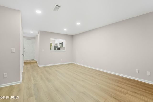 96 Mathews Dr Apt 186, Hilton Head Island, SC 29926