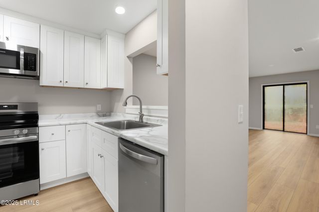 96 Mathews Dr Apt 186, Hilton Head Island, SC 29926