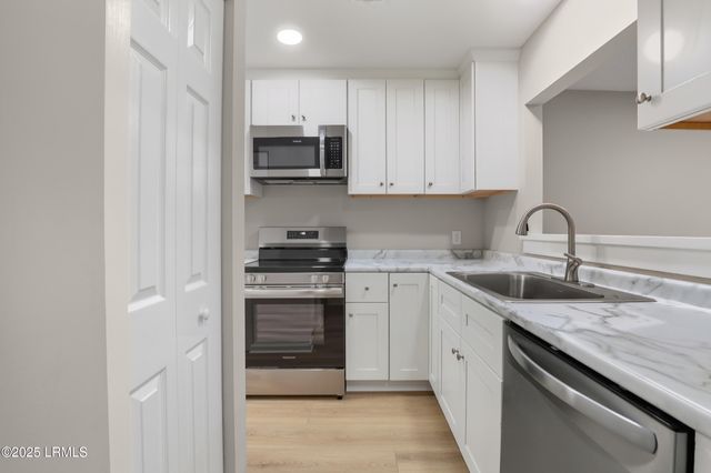 96 Mathews Dr Apt 186, Hilton Head Island, SC 29926