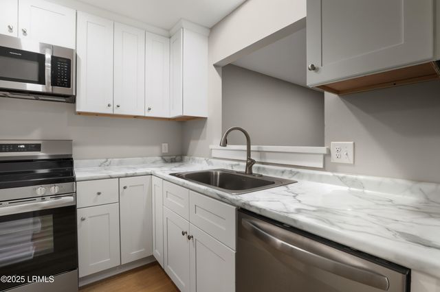 96 Mathews Dr Apt 186, Hilton Head Island, SC 29926