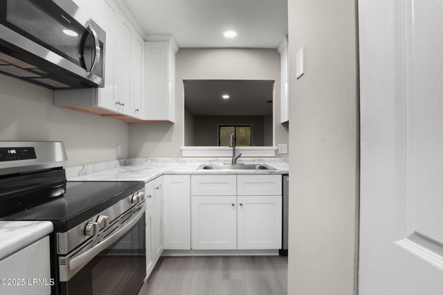 96 Mathews Dr Apt 186, Hilton Head Island, SC 29926