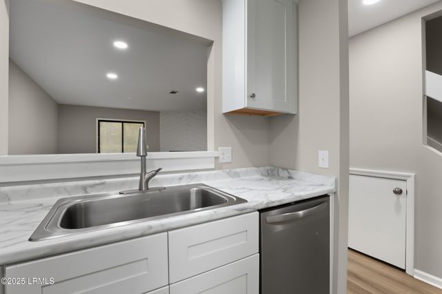 96 Mathews Dr Apt 186, Hilton Head Island, SC 29926