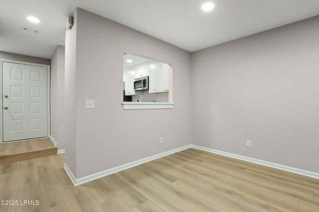 96 Mathews Dr Apt 186, Hilton Head Island, SC 29926