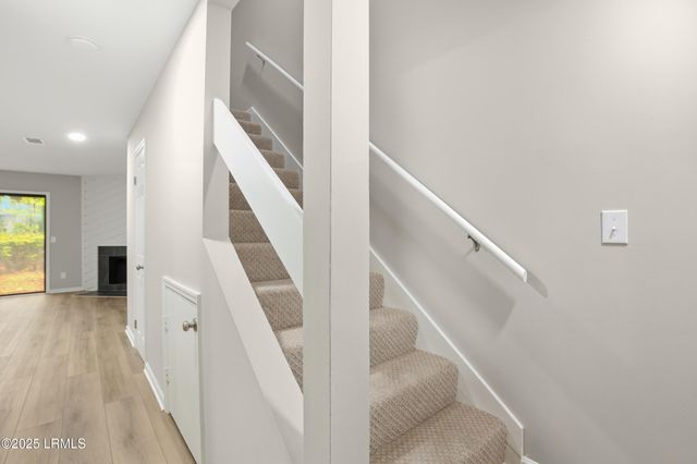 96 Mathews Dr Apt 186, Hilton Head Island, SC 29926