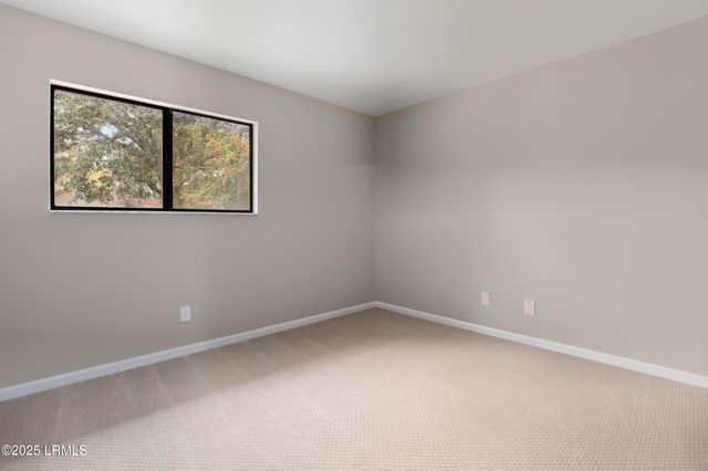 96 Mathews Dr Apt 186, Hilton Head Island, SC 29926