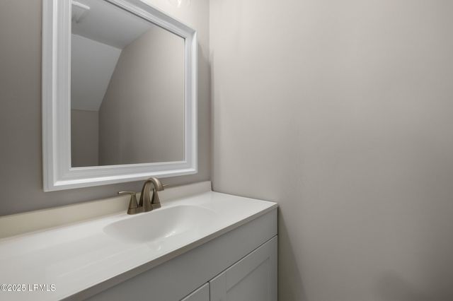 96 Mathews Dr Apt 186, Hilton Head Island, SC 29926