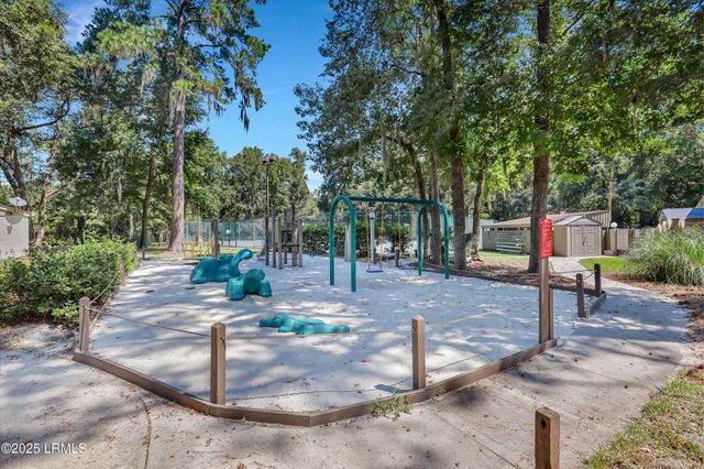 96 Mathews Dr Apt 186, Hilton Head Island, SC 29926