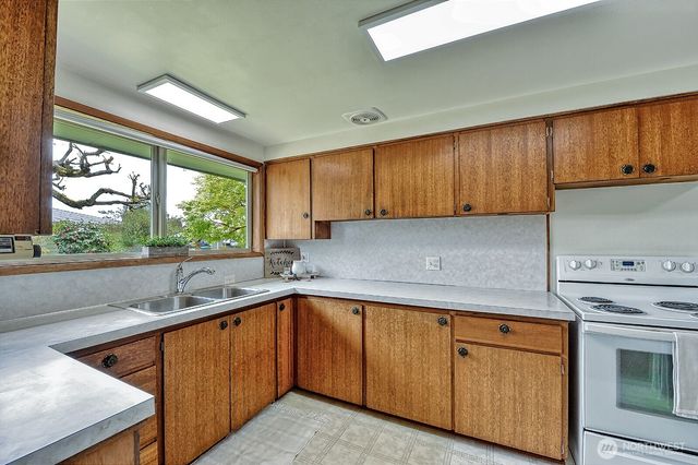 1724 Sunset Drive, Burlington, WA 98233