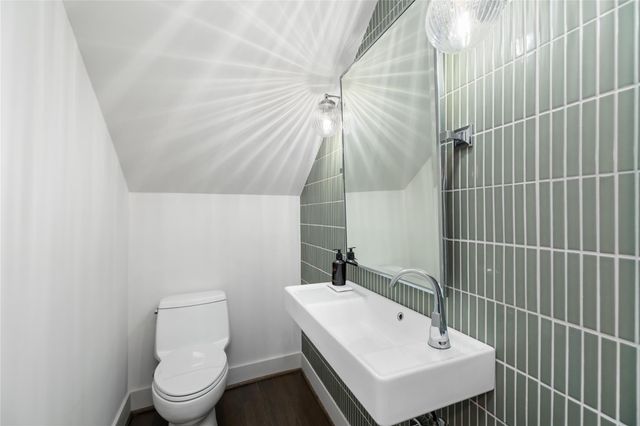 516 W 30th Street, Houston, TX 77018