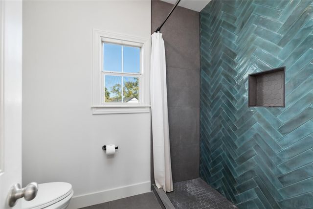 516 W 30th Street, Houston, TX 77018