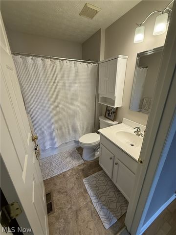 544 Country View, Northfield Center, OH 44067