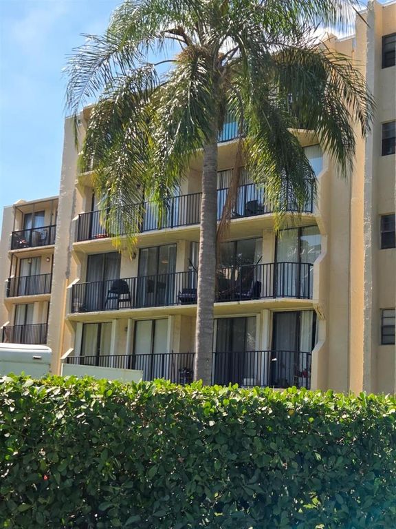 3500 Blue Lake Drive 304, Pompano Beach, FL 33064