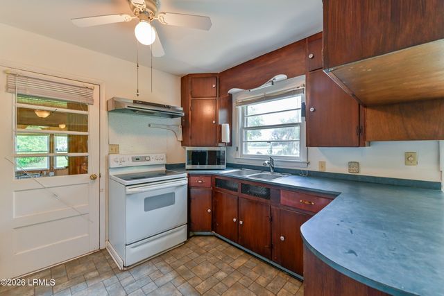 60 Yard Farm Road, St. Helena Island, SC 29920