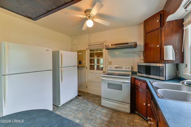 60 Yard Farm Road, St. Helena Island, SC 29920