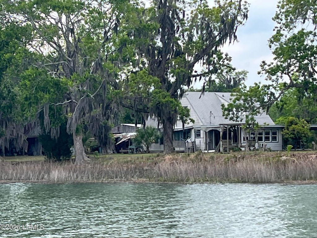 60 Yard Farm Road, St. Helena Island, SC 29920