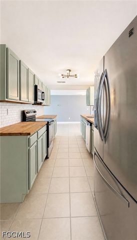 1634 Newport CT, Fort Myers, FL 33907