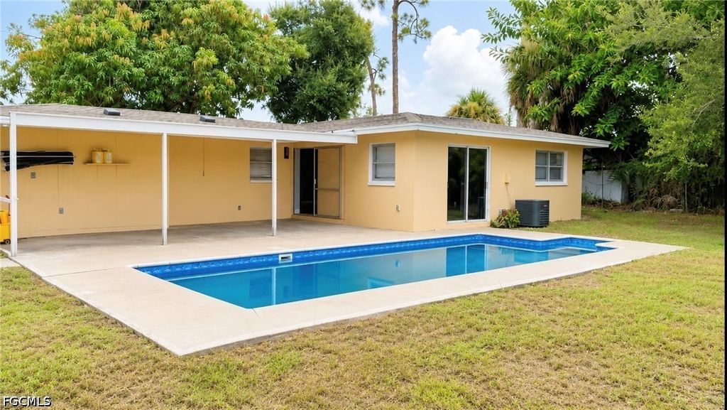 1634 Newport CT, Fort Myers, FL 33907