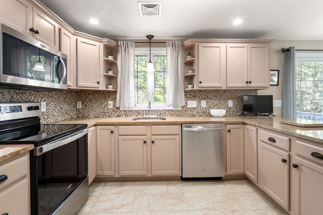 19 Squirrel Island Rd, Wareham, MA 02576