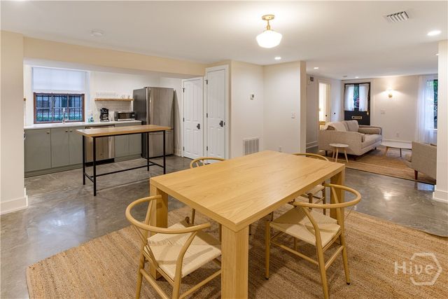 1 E Gordon Street 1, Savannah, GA 31401