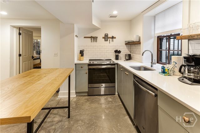 1 E Gordon Street 1, Savannah, GA 31401