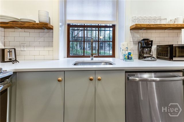 1 E Gordon Street 1, Savannah, GA 31401