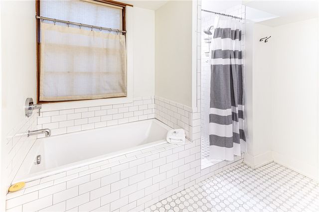 1 E Gordon Street 1, Savannah, GA 31401