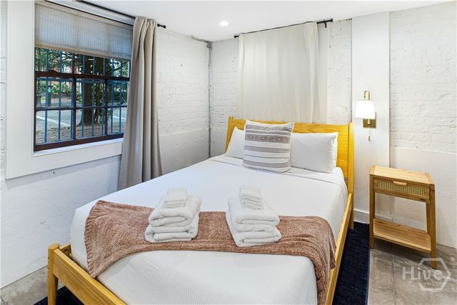 1 E Gordon Street 1, Savannah, GA 31401