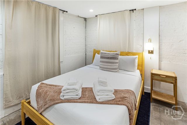 1 E Gordon Street 1, Savannah, GA 31401