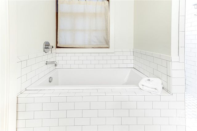 1 E Gordon Street 1, Savannah, GA 31401