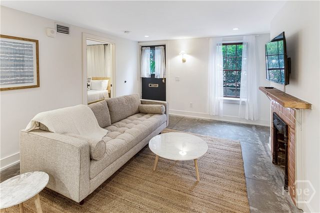 1 E Gordon Street 1, Savannah, GA 31401