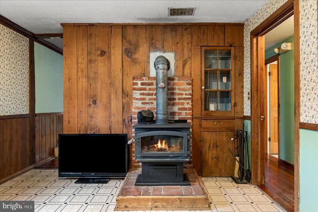 186 PINE CONE DR, Cross Junction, VA 22625