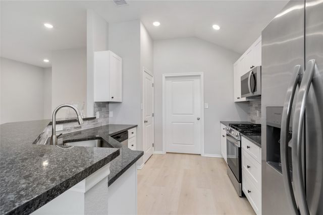 913 E 3RD Street, Coleman, TX 76834