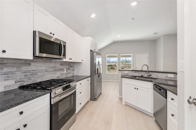 913 E 3RD Street, Coleman, TX 76834